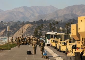 Members of the National Guard take a break along California's Pacific Coast Highway while assisting with various fires on January 10, 2025. ©AFP