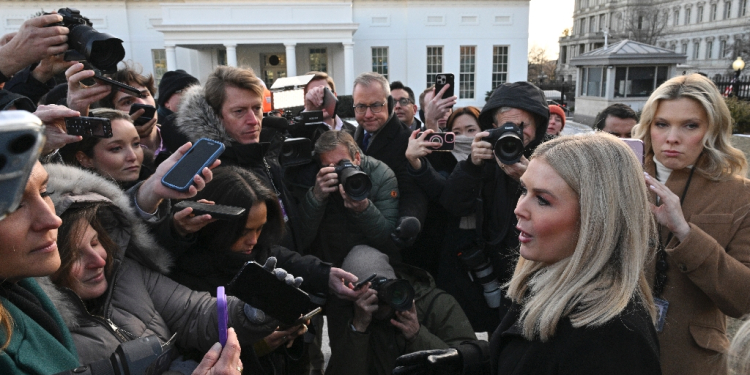 White House Press Secretary Karoline Leavitt previously spoke to the media outside the West Wing / ©AFP