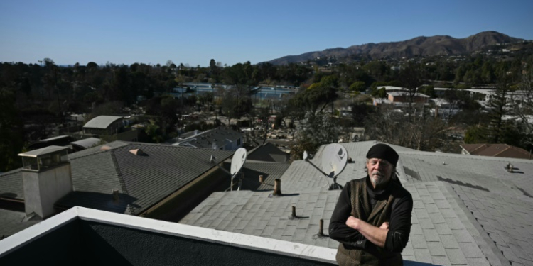 After nearly 35 years living in his complex, Jeff Ridgway was determined to save its 18 apartments from the devastating flames. ©AFP