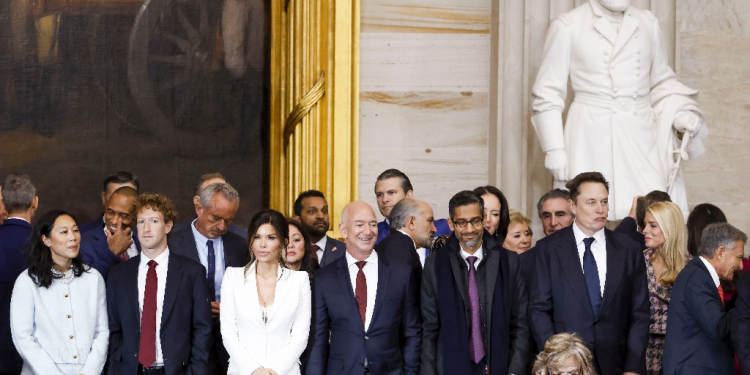 Priscilla Chan, Meta CEO Mark Zuckerberg, Lauren Sanchez,  Jeff Bezos, Alphabet’s CEO Sundar Pichai, and businessman Elon Musk, attend the inauguration ceremony of US President-elect Donald Trump in the US Capitol Rotunda in Washington, DC / ©AFP