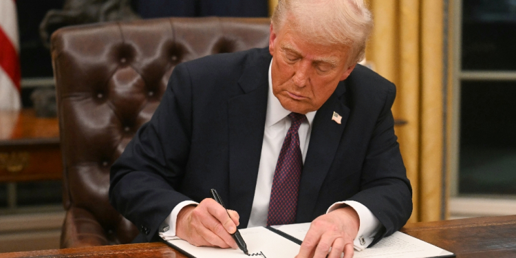 US President Donald Trump signed pardons for some of the 1,500 participants in the January 6, 2021 attack on the Capitol by his supporters trying to overturn the 2020 election / ©AFP