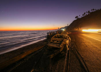 Wind-fanned wildfires have killed at least 24 people in Los Angeles, consuming communities and destroying homes. ©AFP