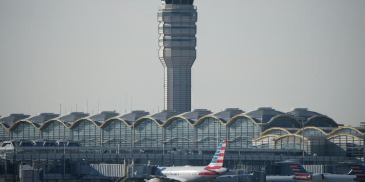 The control tower pictured at Reagan National Airport after an American Airlines plane crashed on its approach to the runway. ©AFP