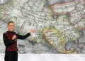 Mexico's President Claudia Sheinbaum displays a 17th-century world map showing America Mexicana -- pushing back at Donald Trump / ©AFP