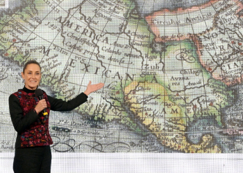 Mexico's President Claudia Sheinbaum displays a 17th-century world map showing America Mexicana -- pushing back at Donald Trump / ©AFP