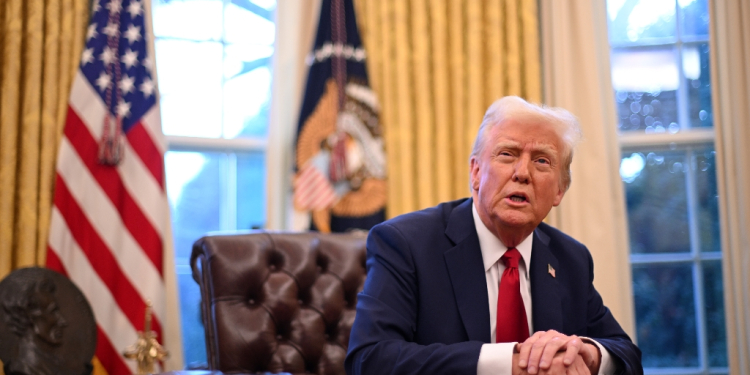 US President Donald Trump speaks to journalists in the Oval Office of the White House in Washington, DC, on January 30, 2025.  / ©AFP