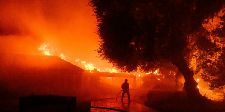 Four major fires were burning around Los Angeles. ©AFP