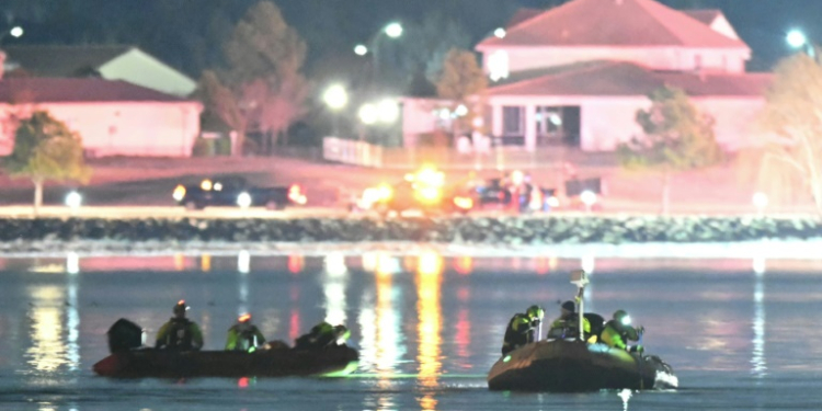 The plane and helicopter plunged into the Potomac River, killing all on board. ©AFP