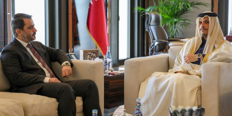 Asaad al-Shaibani (L), foreign minister for the interim Syrian government, met with Qatar's Prime Minister and Minister of Foreign Affairs Mohammed bin Abdulrahman bin Jassim Al-Thani in Doha / ©AFP