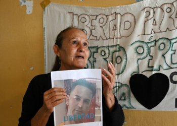 Liset Fonseca is anxiously awaiting news on the fate of her son Roberto Perez, sentenced to 10 years' imprisonment for taking part in anti-government protests in 2021. ©AFP