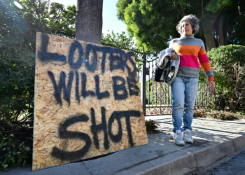 Evacuees have become increasingly nervous about looters roaming empty neighborhoods and poluice have stepped up patrols in a bid to deter criminals. ©AFP