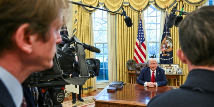 US President Donald Trump speaks to the press before signing an executive order in the Oval Office of the White House on January 30, 2025 in Washington, DC. . ©AFP