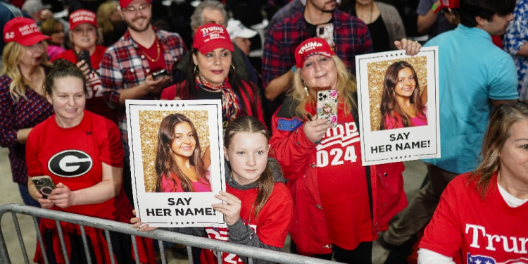 Supporters of President-elect Donald Trump brandish images of Laken Riley at a 2024 campaign rally in Rome, Georgia / ©AFP