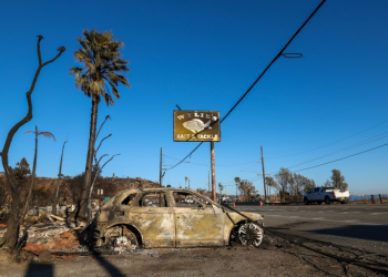 Large areas are in ruins after huge fires ripped through parts of Los Angeles. ©AFP