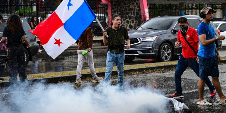 Panamanian demonstrators burned an effigy and photos of US President Donald Trump and his Secretary of State Marco Rubio / ©AFP