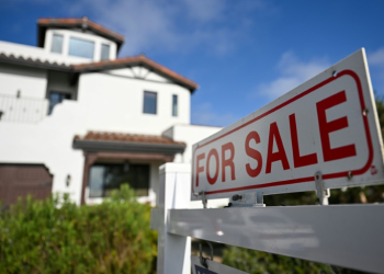 US existing home sales hit their lowest level in nearly 30 years on high home prices and elevated mortgage rates, said the National Association of Realtors. ©AFP