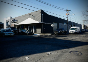 Newark Mayor Ras Baraka said a US Army veteran was among those detained in an overnight raid by immigration officers on Ocean Seafood Depot. ©AFP