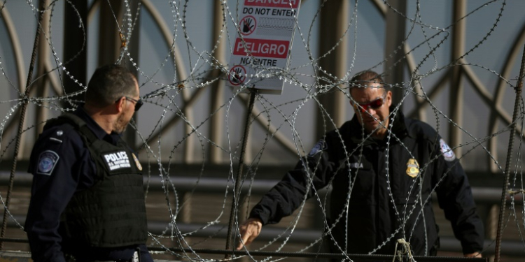 US Customs and Border Protection officers conduct a training exercise at the Paso del Norte international bridge connecting Mexico's Ciudad Juarez and El Paso, Texas. ©AFP