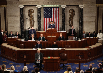 US House Speaker Mike Johnson delivers remarks after being re-elected  on the first day of the 119th Congress on January 03, 2025 / ©AFP