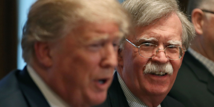 US President Donald Trump has withdrawn the Secret Service protection of his former National Security Advisor John Bolton (R) / ©AFP