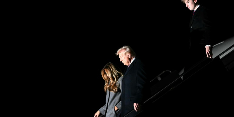 US President-elect Donald Trump, his wife Melania and son Barron arrive at Dulles International Airport in Virginia on January 18, 2025. ©AFP