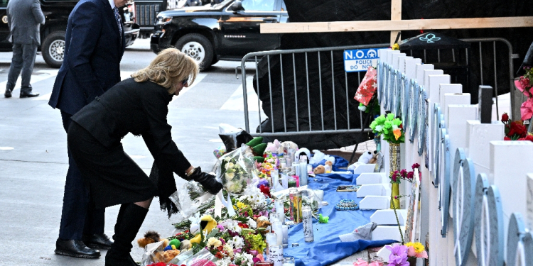 Joe and Jill Biden paid their respects to the 14 people killed in a truck-ramming attack in New Orleans on New Year's Day / ©AFP