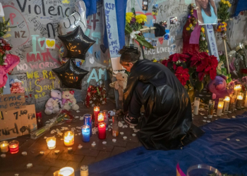 Mourners hold a vigil on Bourbon Street for the 14  victims killed in a January 1, 2025 truck-ramming attack in New Orleans, Louisiana. ©AFP