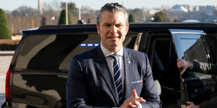 US Secretary of Defense Pete Hegseth speaks with the media in front of the Pentagon on January 27, 2025 / ©AFP