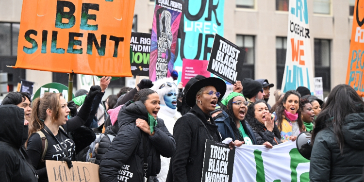 Protesters rally against US President-elect Donald Trump and his policies at the 'People's March' in Washington / ©AFP