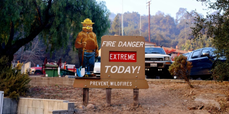 Winds gusting up to 88 miles (142 kilometers) an hour and extremely dry conditions were combining to create an 'extremely critical' fire risk. ©AFP