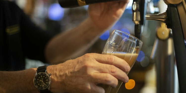 A bartender pours a draft beer in a bar in Brest, western France. ©AFP