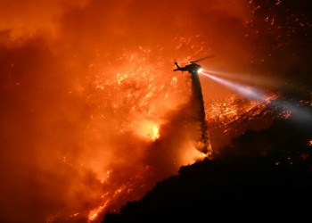 The Palisades Fire grew overnight to 23,700 acres (9,500 hectares) burnt, remaining just 11 percent contained. ©AFP