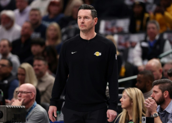 Los Angeles Lakers coach J.J. Redick, whose home was destroyed in the devastating Los Angeles wildfires, says he hopes the team's return to action can 'give people hope' . ©AFP