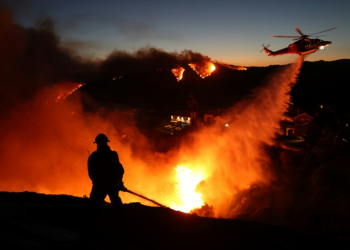 The aerial firefight has been crucial in the battle to tame huge wildfires that roared through Los Angeles. ©AFP