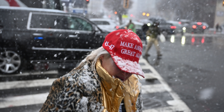 Snow fell as thousands remained in line to see US President-elect Donald Trump speak at victory rally in Washington on Sunday  / ©AFP