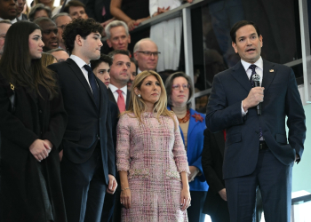 US Secretary of State Marco Rubio speaks to employees upon arrival at the State Department on January 21, 2025 / ©AFP