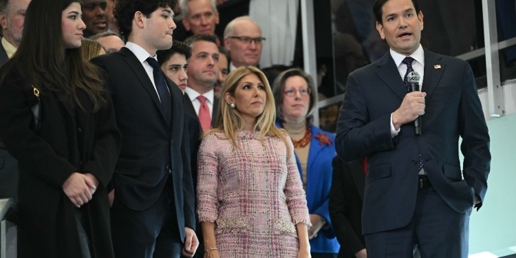 US Secretary of State Marco Rubio speaks to employees upon arrival at the State Department on January 21, 2025 / ©AFP