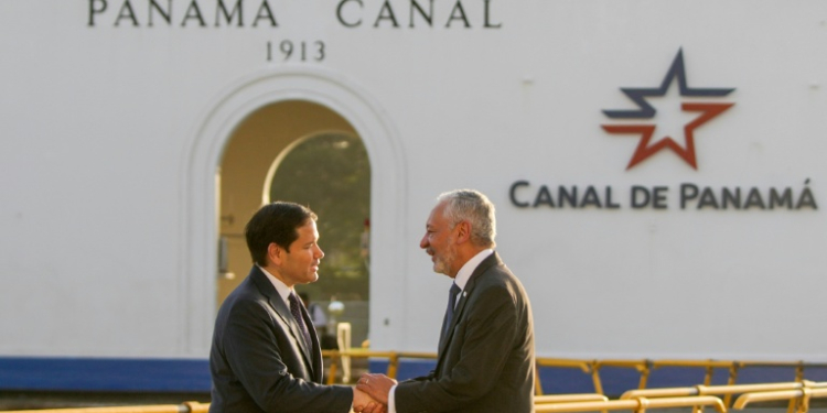 On his first trip overseas as the top US diplomat, Secretary of State Marco Rubio (L) took a guided tour of the Panama Canal accompanied by its Panamanian administrator Ricaurte Vasquez . ©AFP