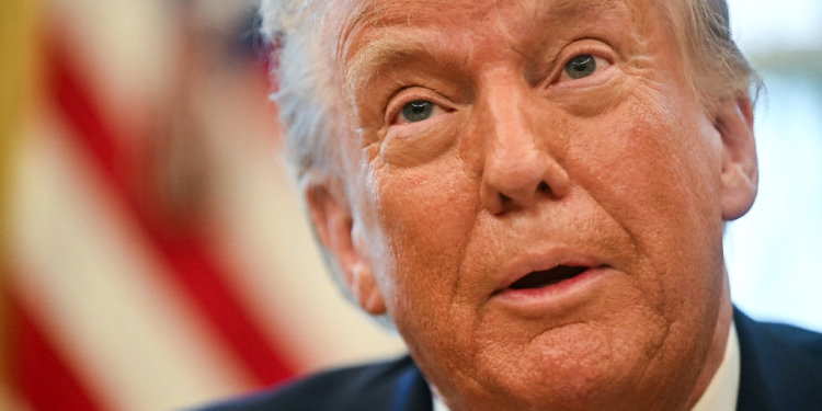 US President Donald Trump speaks to reporters in the Oval Office of the White House on February 3, 2025, in Washington, DC.  / ©AFP