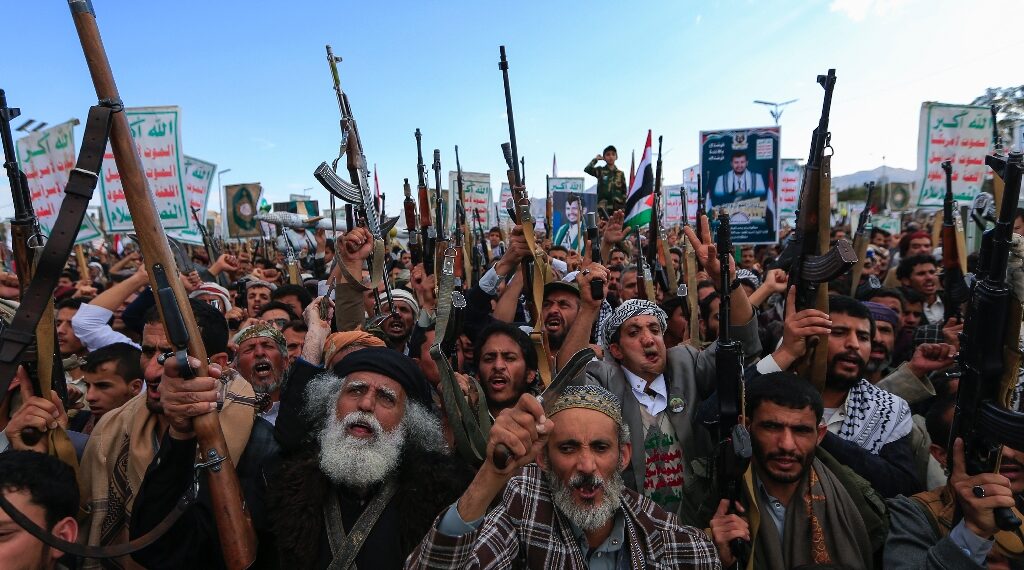 Tens of thousands of Yemenis demonstrate against US strikes / ©AFP